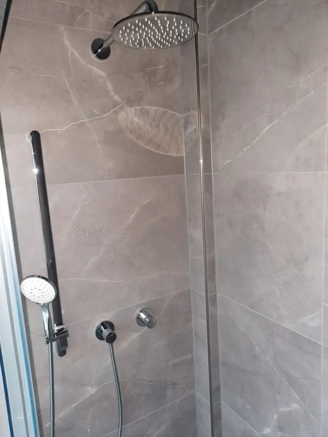 Haustechnik Markovic, renoviertes Duschbad