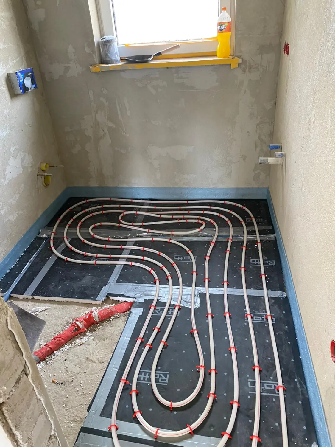 Haustechnik Markovic, Installation einer Fußbodenheizung im Badezimmer