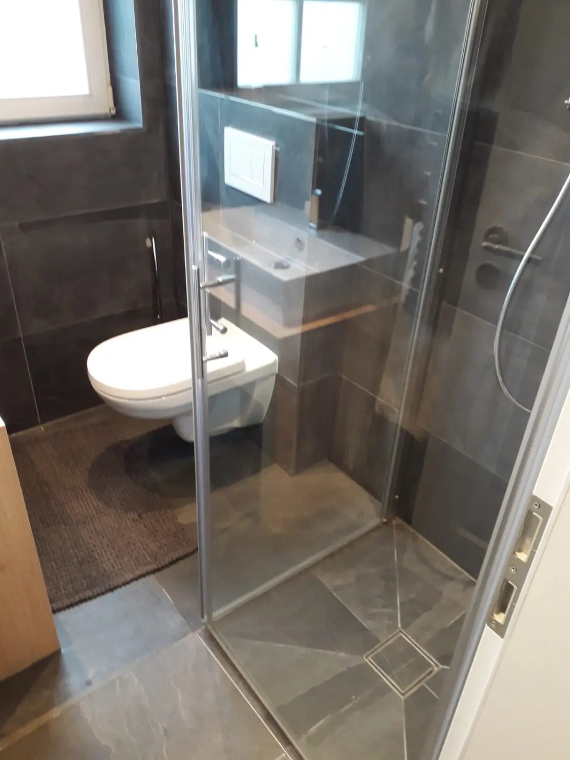 Haustechnik Markovic, Badrenovierung, Dusch- und Toilettenraum